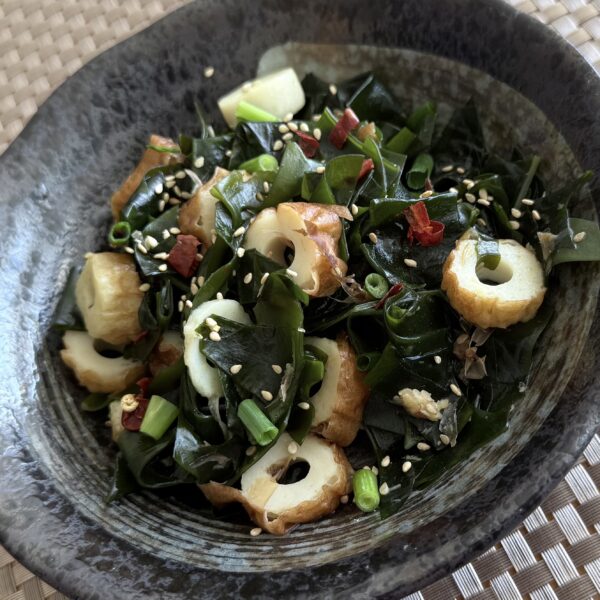 わかめとちくわの中華風ピリ辛煮